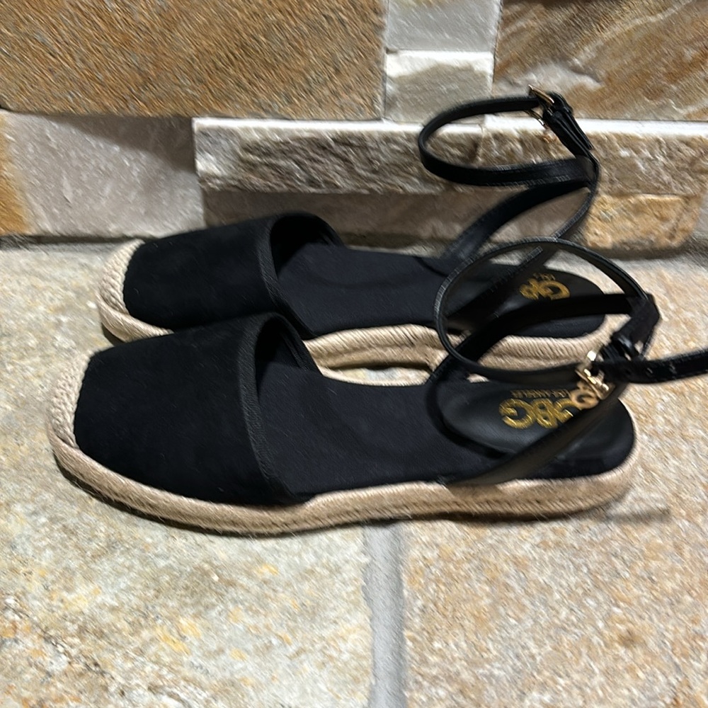 NEW- GBG Guess black espadrilles/mules - Picture 4 of 7
